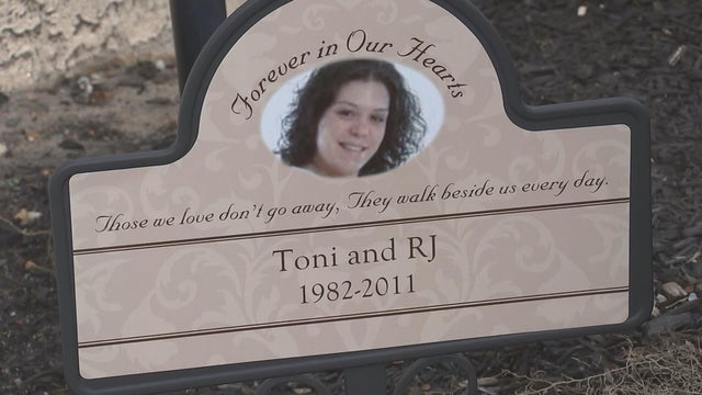 A sign remembering Toni and RJ 