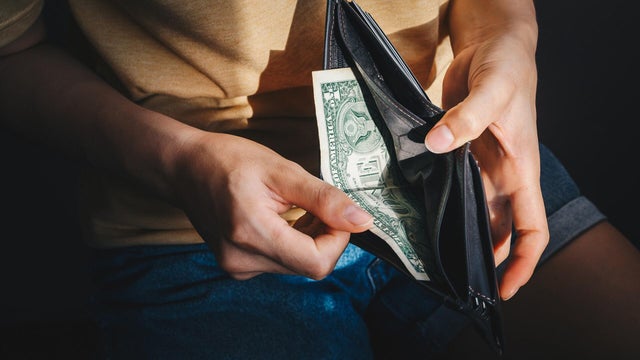 cbsn-fusion-how-economists-identify-recession-stagflation-thumbnail.jpg 