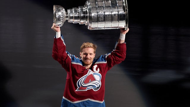 Chicago Blackhawks v Colorado Avalanche 